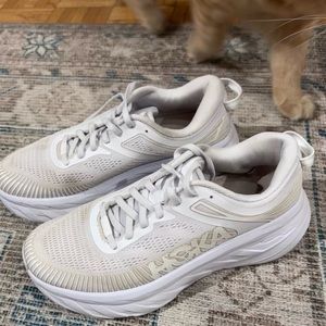 Gently used Hoka Bondi 7 in White, size 7.
